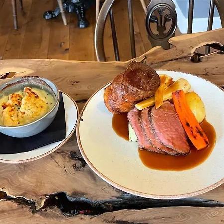 Horse & Farrier Pub דירה