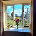 Horse & Farrier Pub *