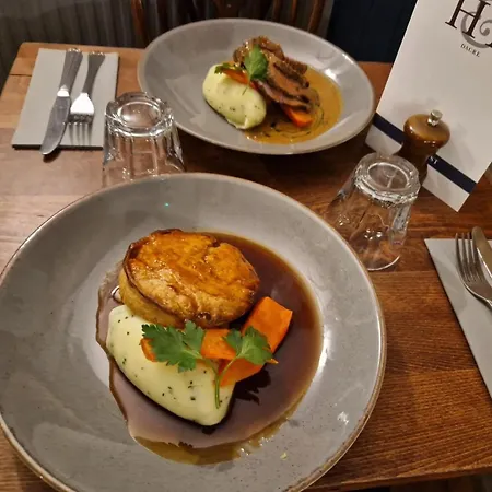 Horse & Farrier Pub شقة