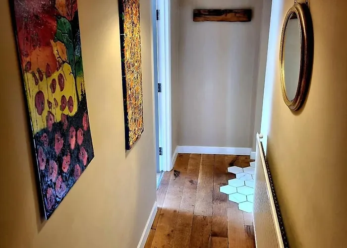 Horse & Farrier Pub *